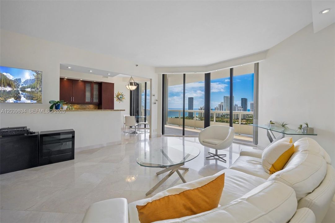 For Rent: $5,500 (2 beds, 2 baths, 1647 Square Feet)