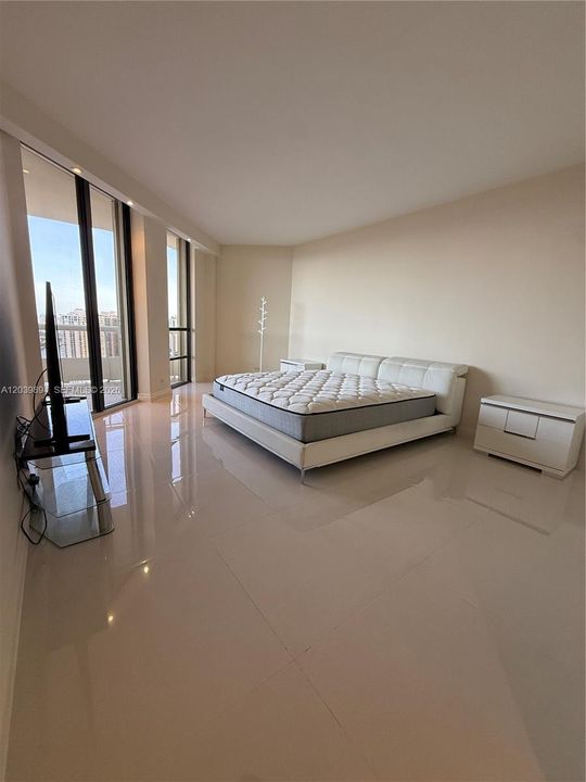 For Rent: $5,500 (2 beds, 2 baths, 1647 Square Feet)