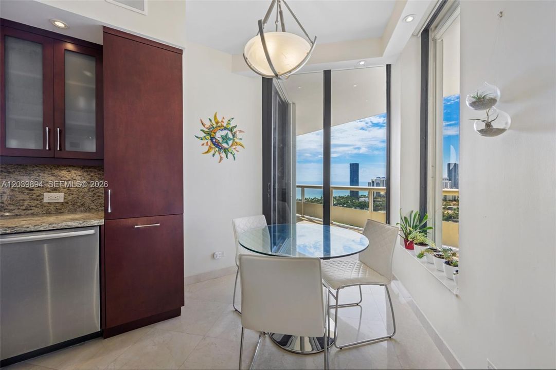 For Rent: $5,500 (2 beds, 2 baths, 1647 Square Feet)