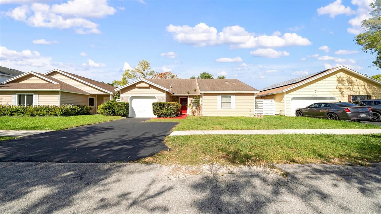 For Rent: $3,300 (3 beds, 2 baths, 1397 Square Feet)