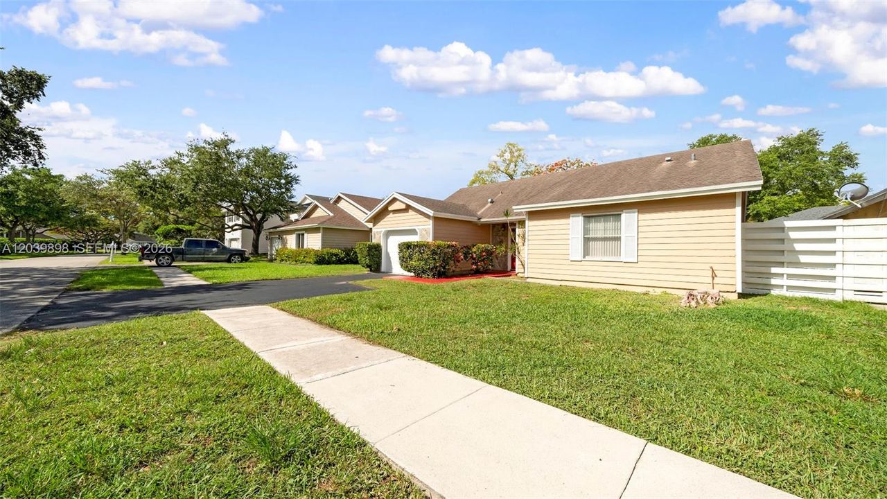 For Rent: $3,300 (3 beds, 2 baths, 1397 Square Feet)