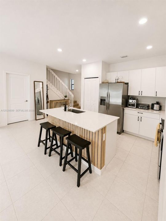 For Rent: $3,950 (3 beds, 2 baths, 1419 Square Feet)