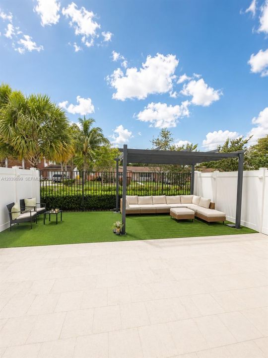 For Rent: $3,950 (3 beds, 2 baths, 1419 Square Feet)