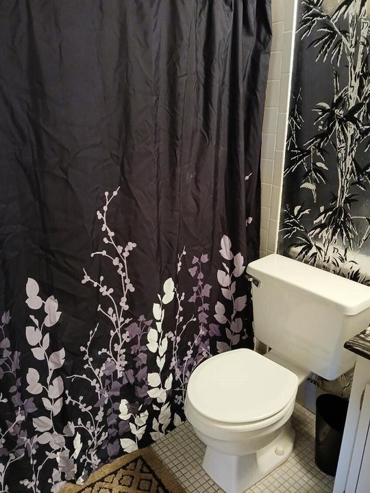 guest batroom