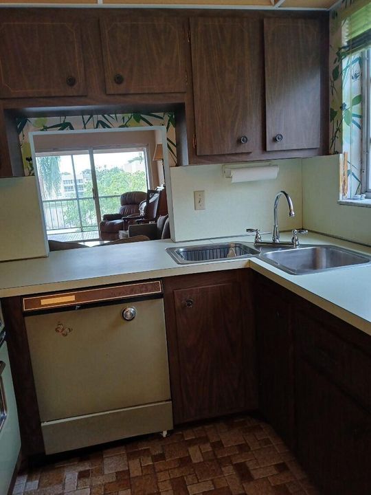 partial kitchen