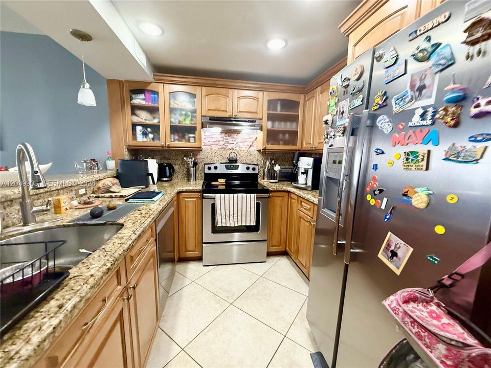 For Sale: $275,000 (2 beds, 2 baths, 1400 Square Feet)