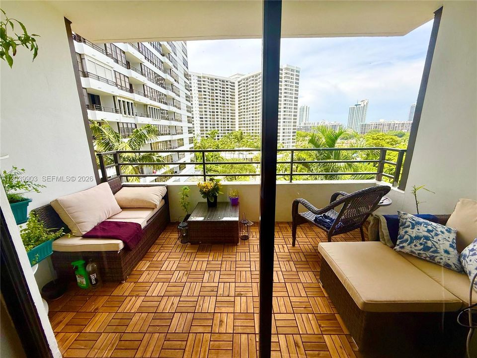 For Sale: $275,000 (2 beds, 2 baths, 1400 Square Feet)