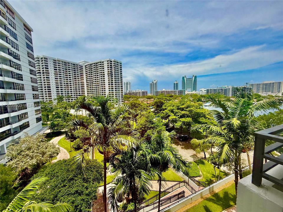 For Sale: $275,000 (2 beds, 2 baths, 1400 Square Feet)
