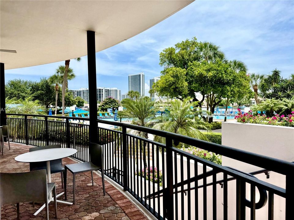 For Sale: $275,000 (2 beds, 2 baths, 1400 Square Feet)