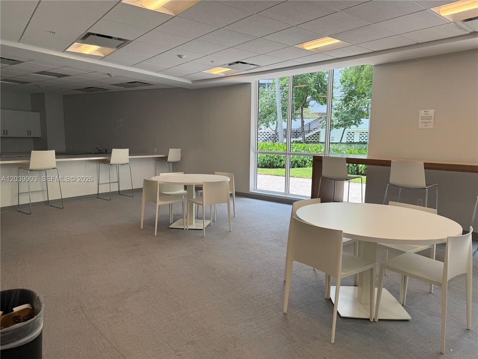For Sale: $275,000 (2 beds, 2 baths, 1400 Square Feet)