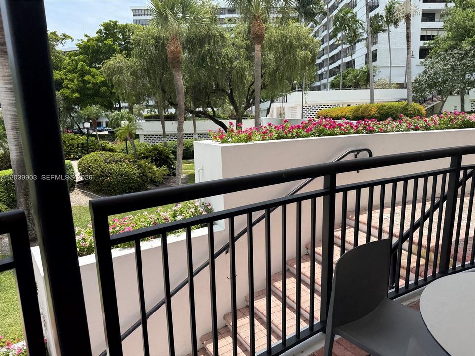 For Sale: $275,000 (2 beds, 2 baths, 1400 Square Feet)