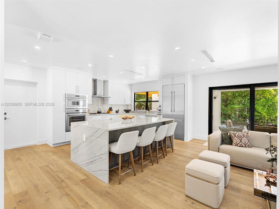For Sale: $3,500,000 (3 beds, 3 baths, 1392 Square Feet)