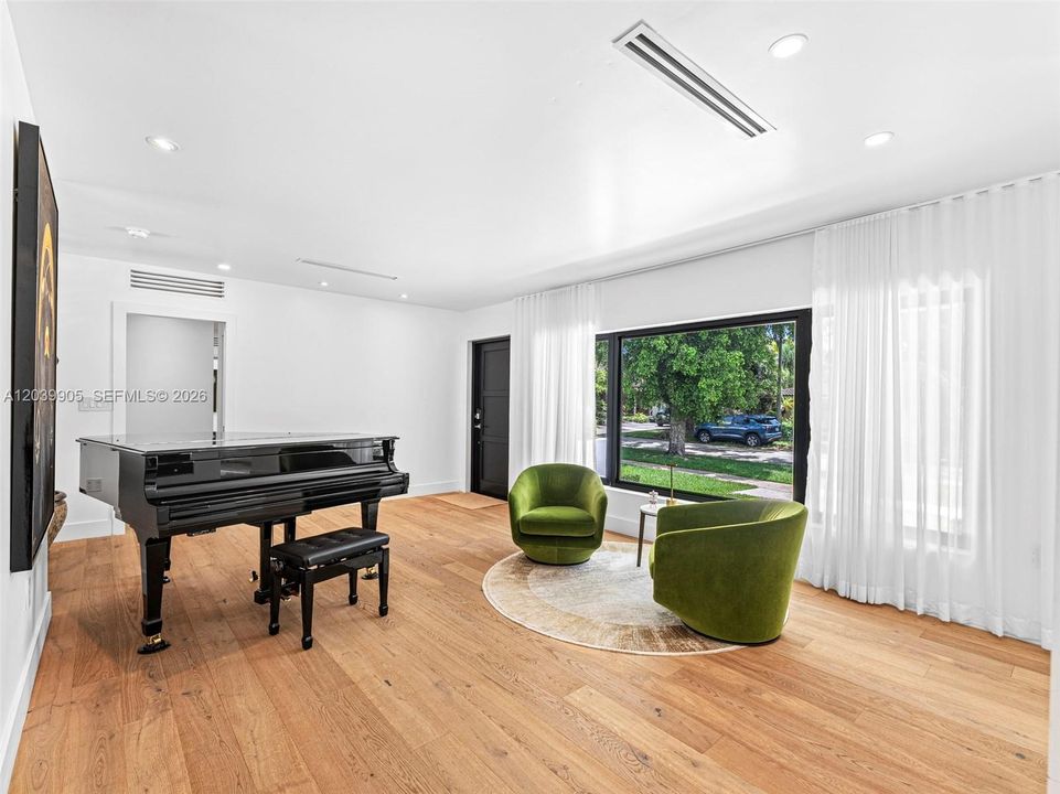 For Sale: $3,500,000 (3 beds, 3 baths, 1392 Square Feet)