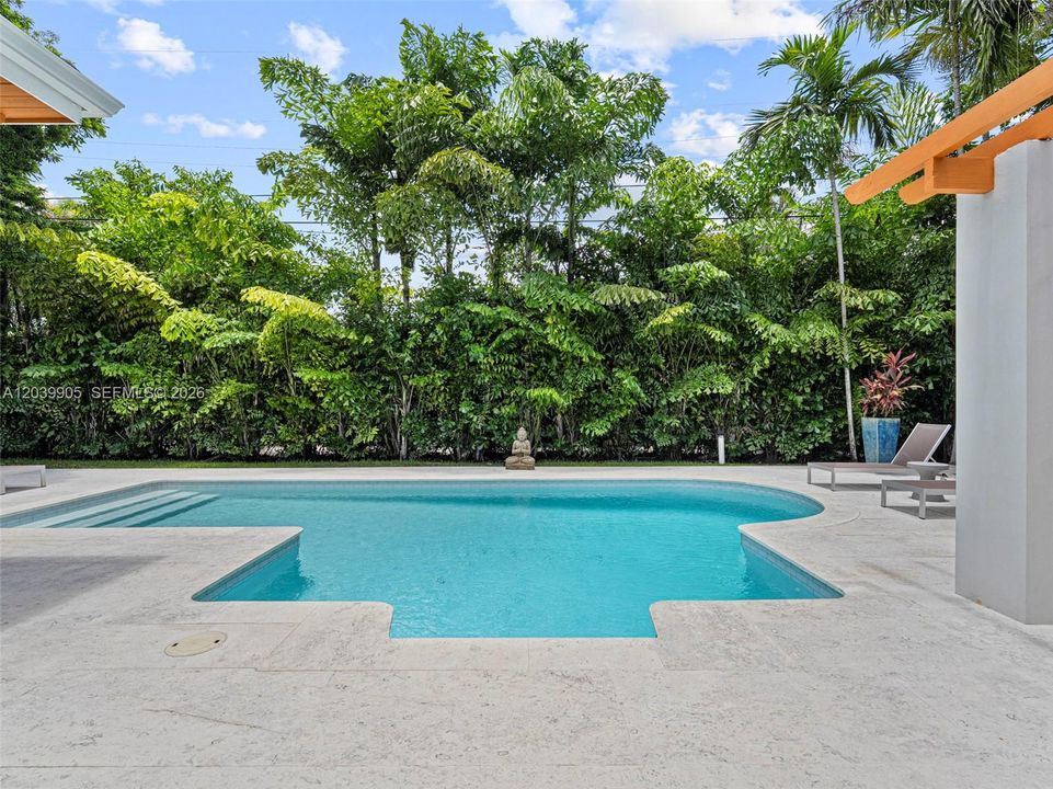 For Sale: $3,500,000 (3 beds, 3 baths, 1392 Square Feet)
