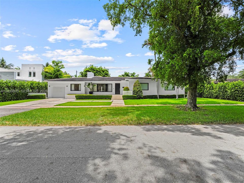 For Sale: $3,500,000 (3 beds, 3 baths, 1392 Square Feet)