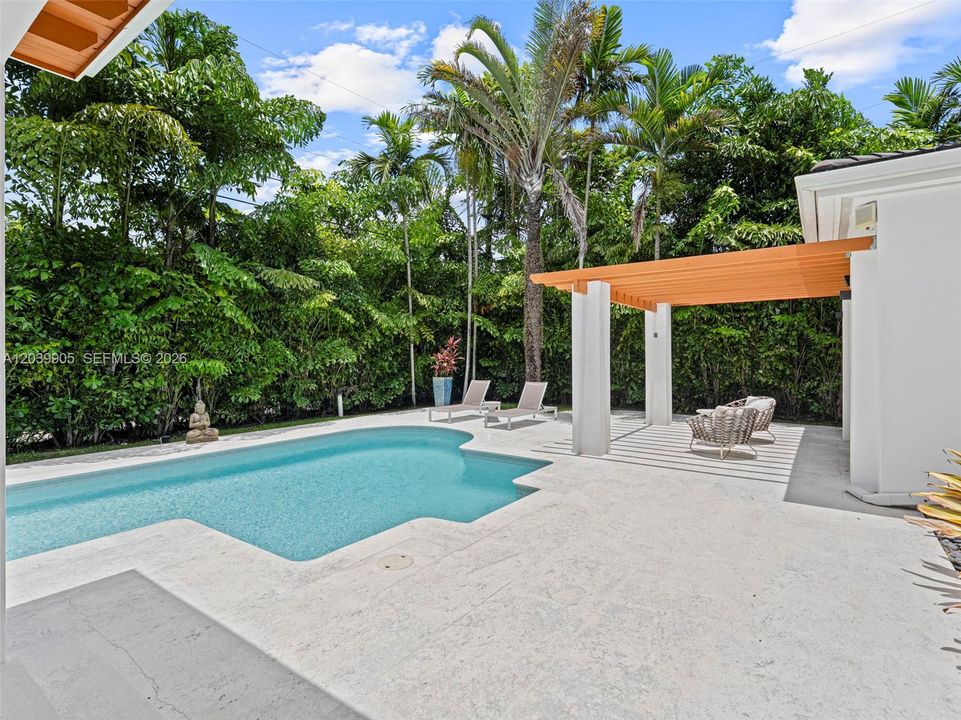 For Sale: $3,500,000 (3 beds, 3 baths, 1392 Square Feet)
