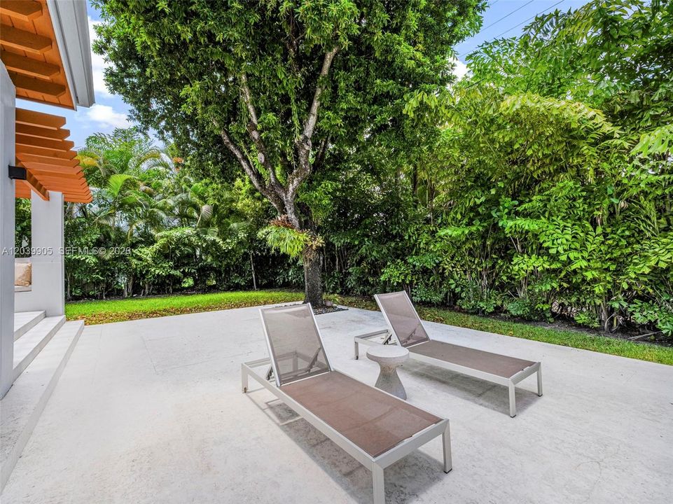 For Sale: $3,500,000 (3 beds, 3 baths, 1392 Square Feet)