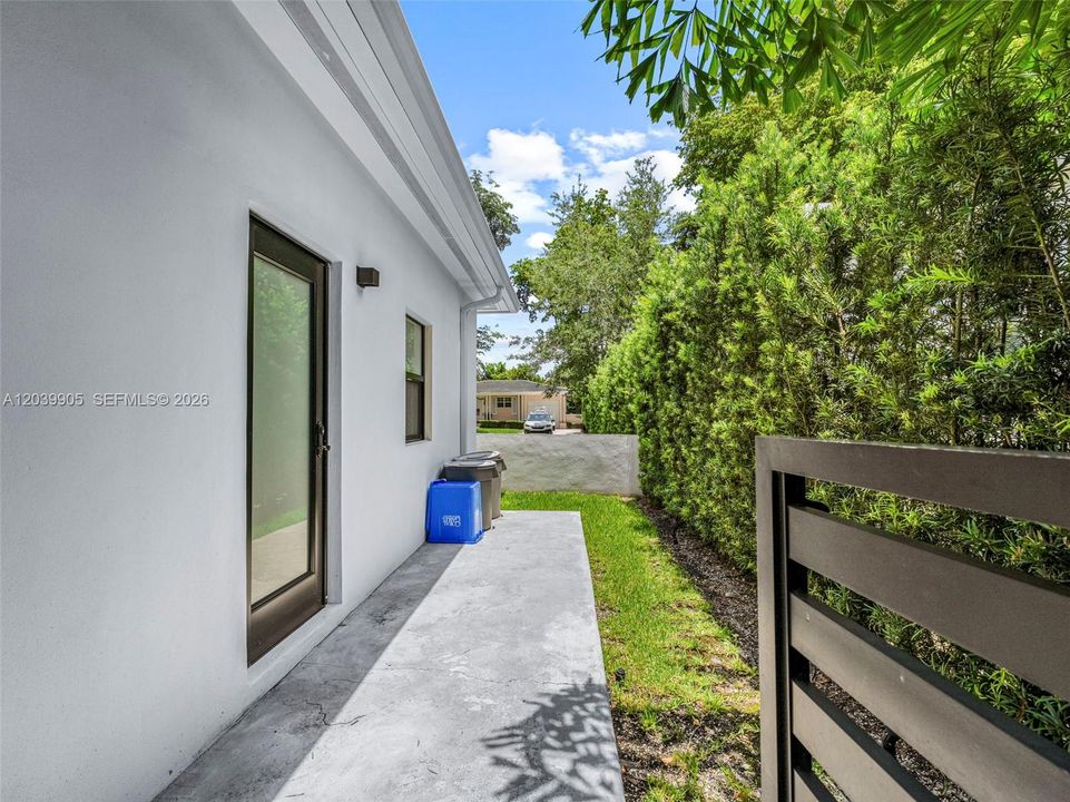 For Sale: $3,500,000 (3 beds, 3 baths, 1392 Square Feet)