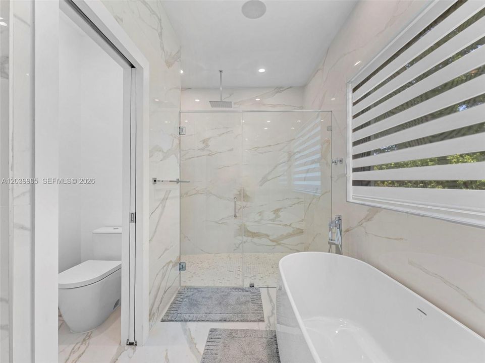 For Sale: $3,500,000 (3 beds, 3 baths, 1392 Square Feet)
