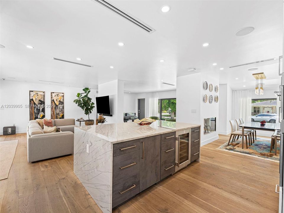 For Sale: $3,500,000 (3 beds, 3 baths, 1392 Square Feet)