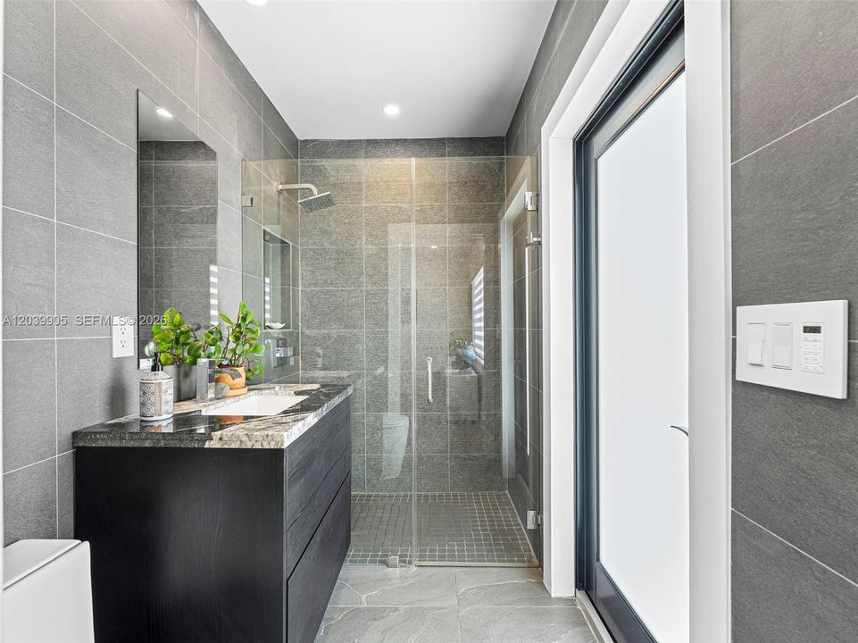 For Sale: $3,500,000 (3 beds, 3 baths, 1392 Square Feet)