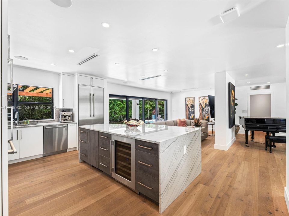 For Sale: $3,500,000 (3 beds, 3 baths, 1392 Square Feet)