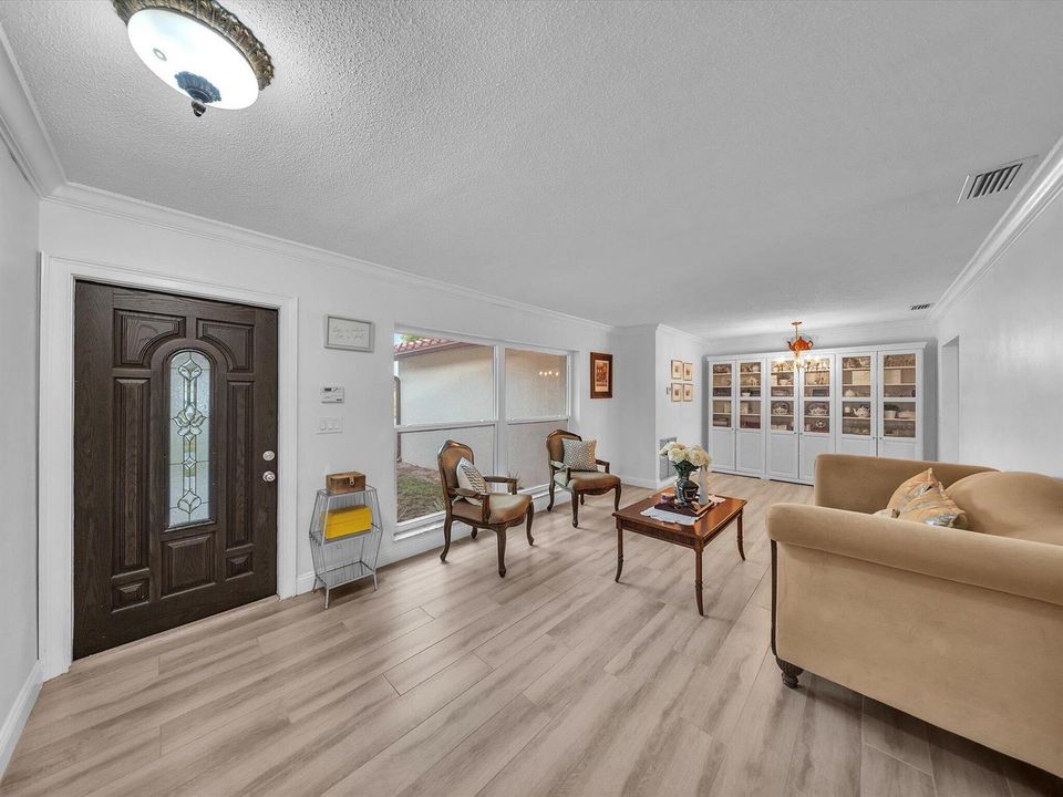Entry- Foyer 834