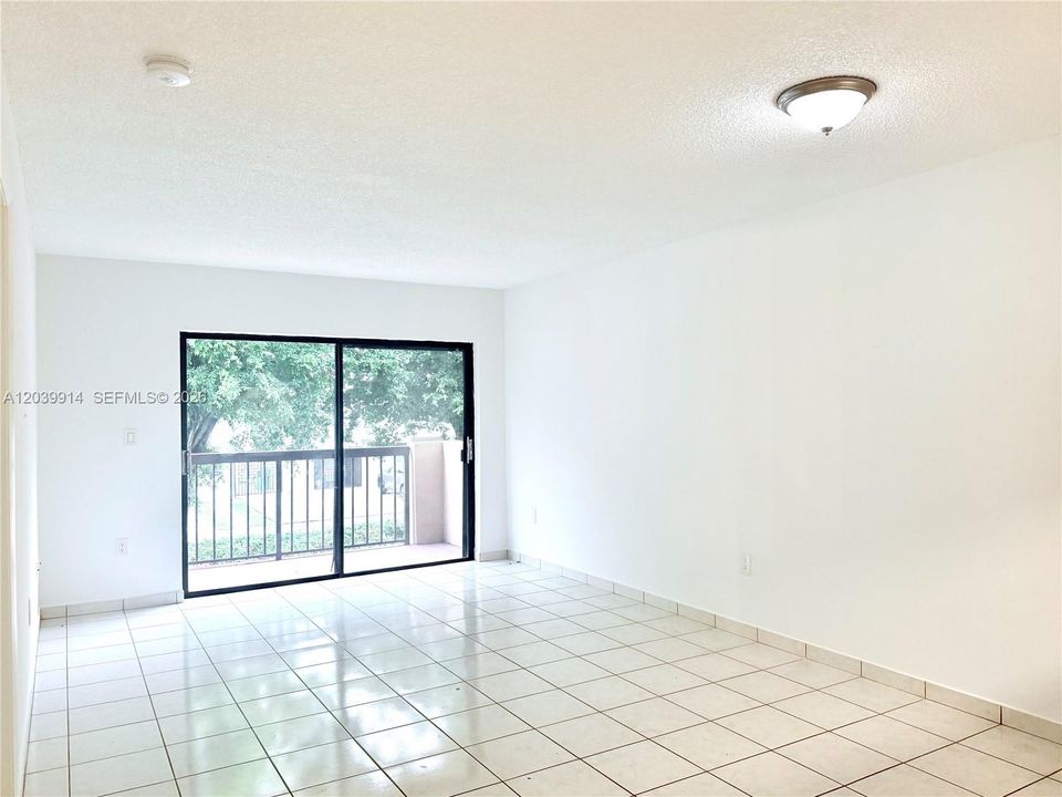 В аренду: $1,950 (1 спален, 1 ванн, 684 Квадратных фут)