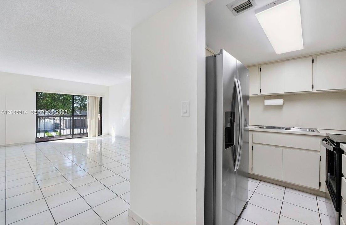 В аренду: $1,950 (1 спален, 1 ванн, 684 Квадратных фут)