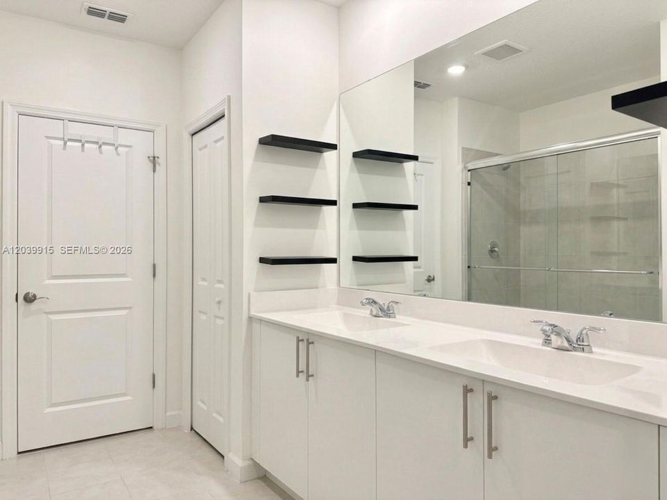 На продажу: $725,000 (3 спален, 2 ванн, 1738 Квадратных фут)