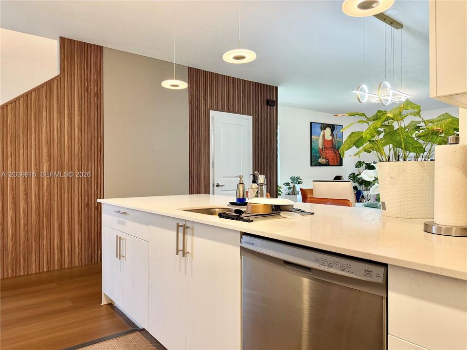 На продажу: $725,000 (3 спален, 2 ванн, 1738 Квадратных фут)