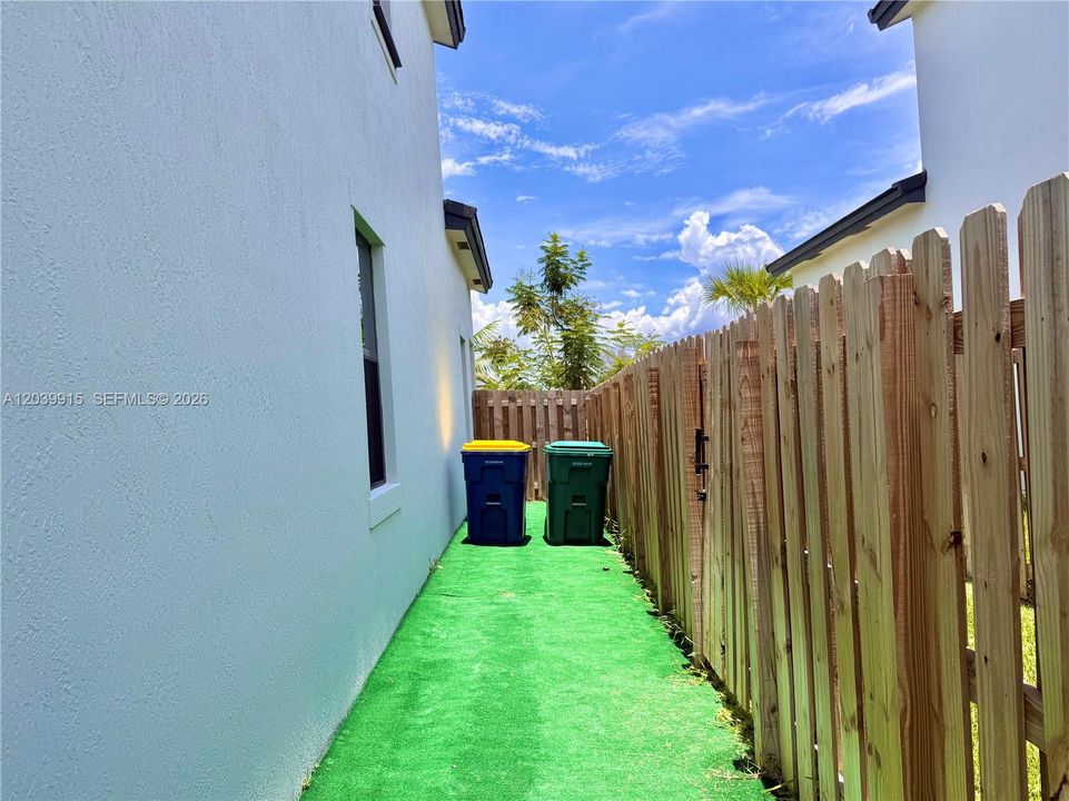На продажу: $725,000 (3 спален, 2 ванн, 1738 Квадратных фут)