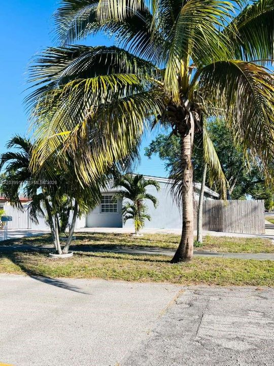 For Rent: $3,550 (3 beds, 2 baths, 1308 Square Feet)
