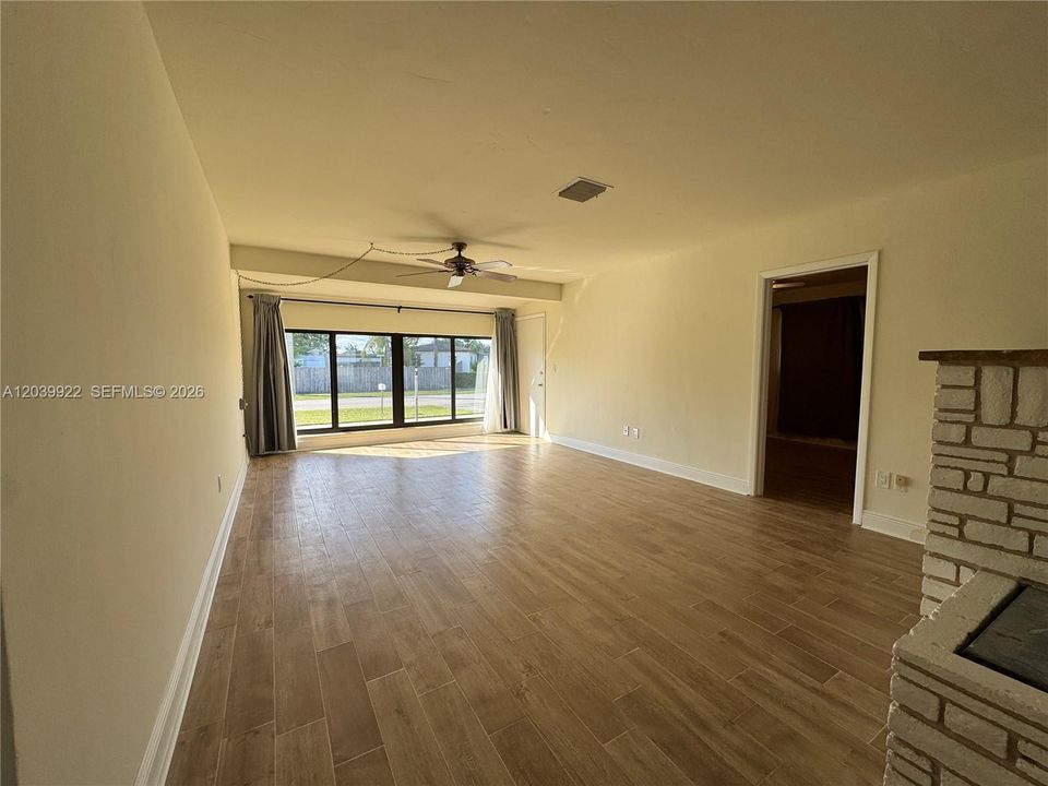 En Venta: $579,500 (3 camas, 2 baños, 1364 Pies cuadrados)