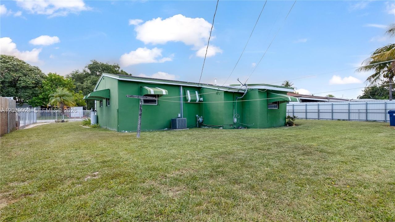 En Venta: $399,999 (3 camas, 1 baños, 915 Pies cuadrados)