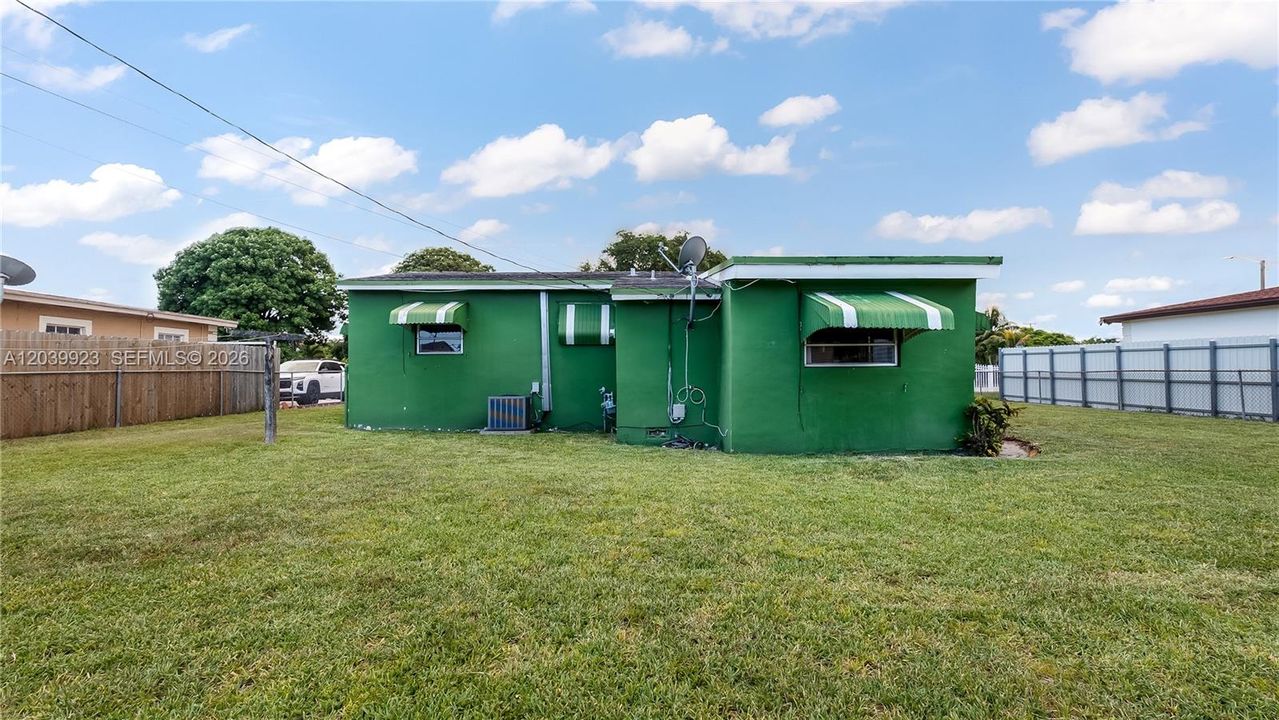 En Venta: $399,999 (3 camas, 1 baños, 915 Pies cuadrados)