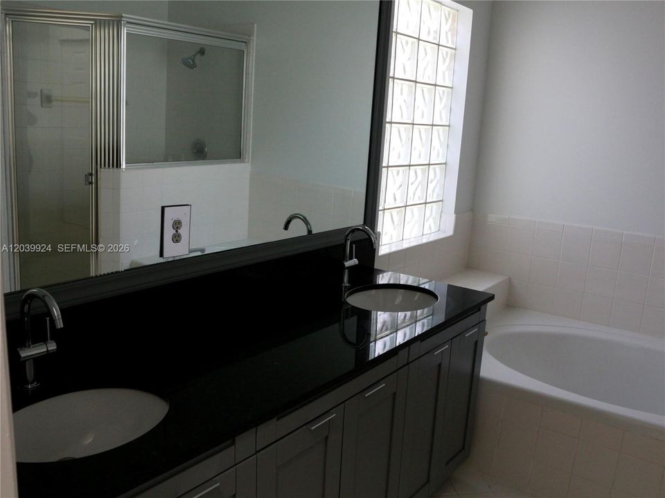 For Rent: $4,500 (4 beds, 2 baths, 2075 Square Feet)