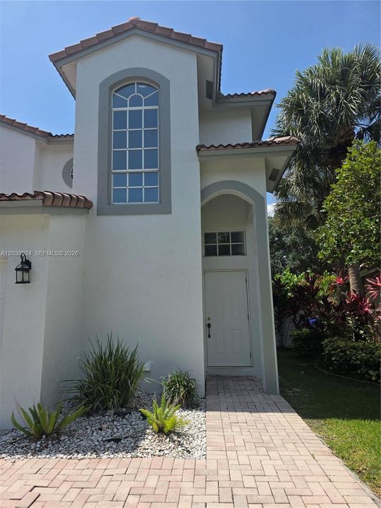 For Rent: $4,500 (4 beds, 2 baths, 2075 Square Feet)