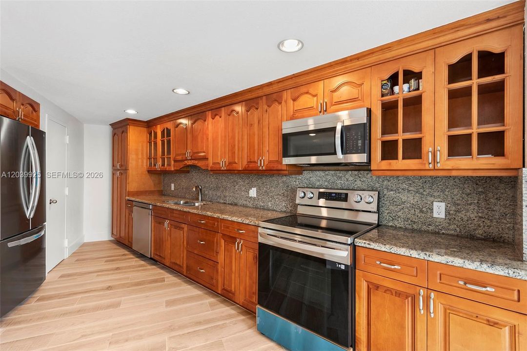 For Sale: $2,200,000 (3 beds, 3 baths, 2281 Square Feet)