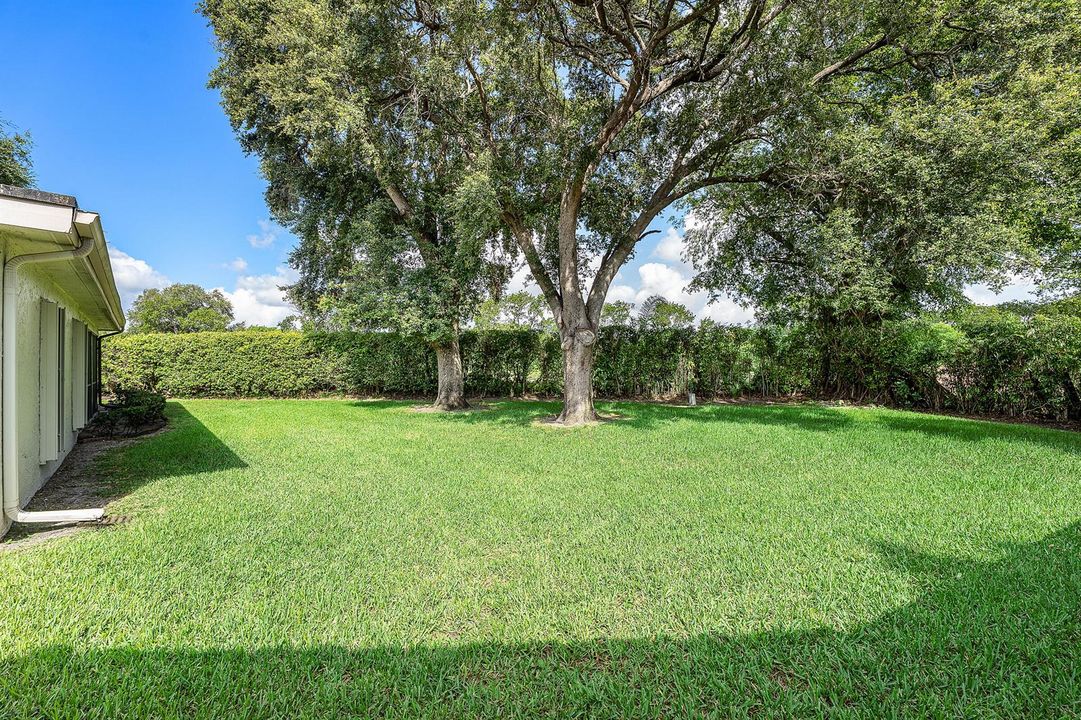 29-7852 Cloverfield Cir-MLS