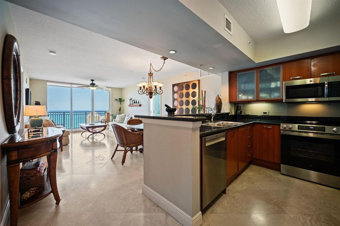 12-web-or-mls-2011-n-ocean-blvd-1606