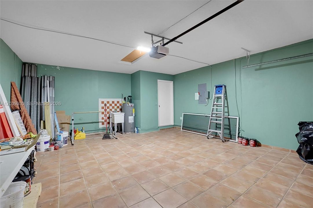 En Renta: $4,500 (4 camas, 3 baños, 2393 Pies cuadrados)