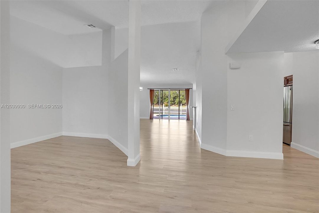 En Renta: $4,500 (4 camas, 3 baños, 2393 Pies cuadrados)