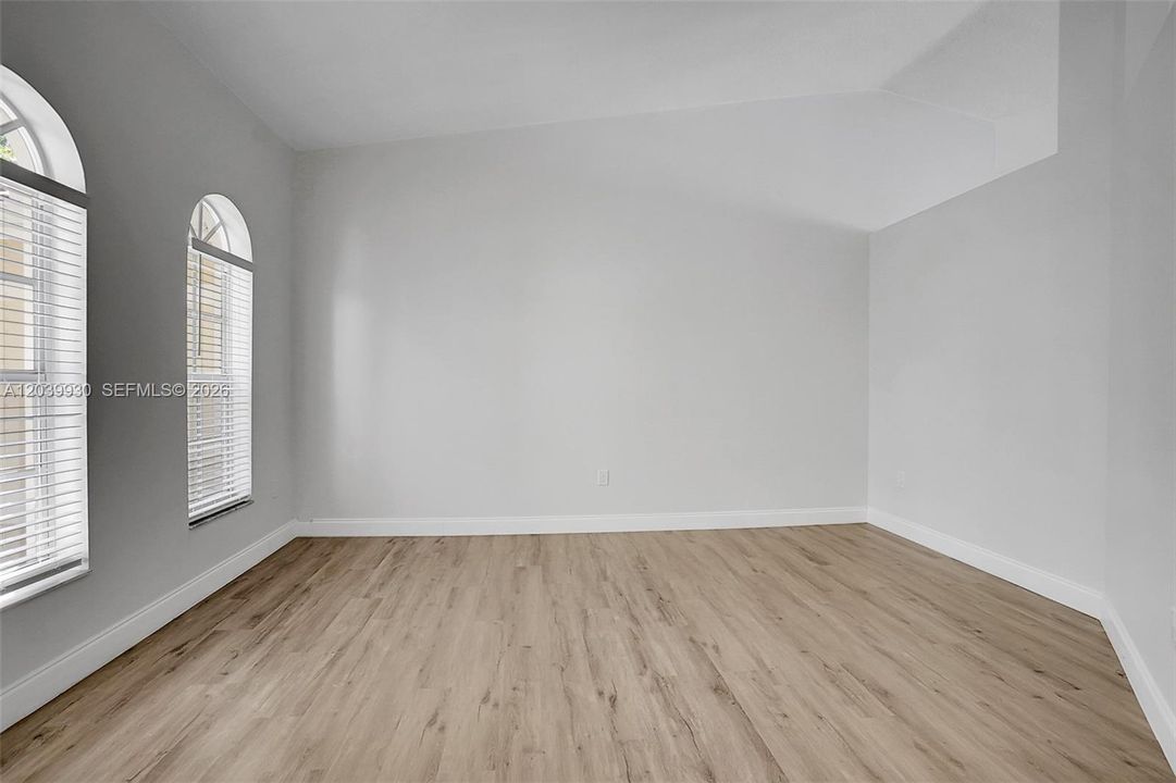 En Renta: $4,500 (4 camas, 3 baños, 2393 Pies cuadrados)