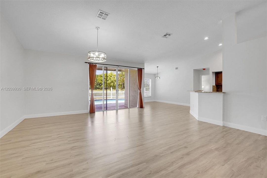 En Renta: $4,500 (4 camas, 3 baños, 2393 Pies cuadrados)