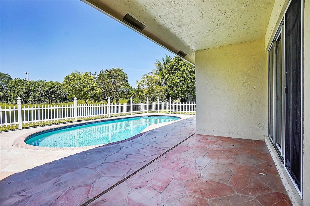 En Renta: $4,500 (4 camas, 3 baños, 2393 Pies cuadrados)