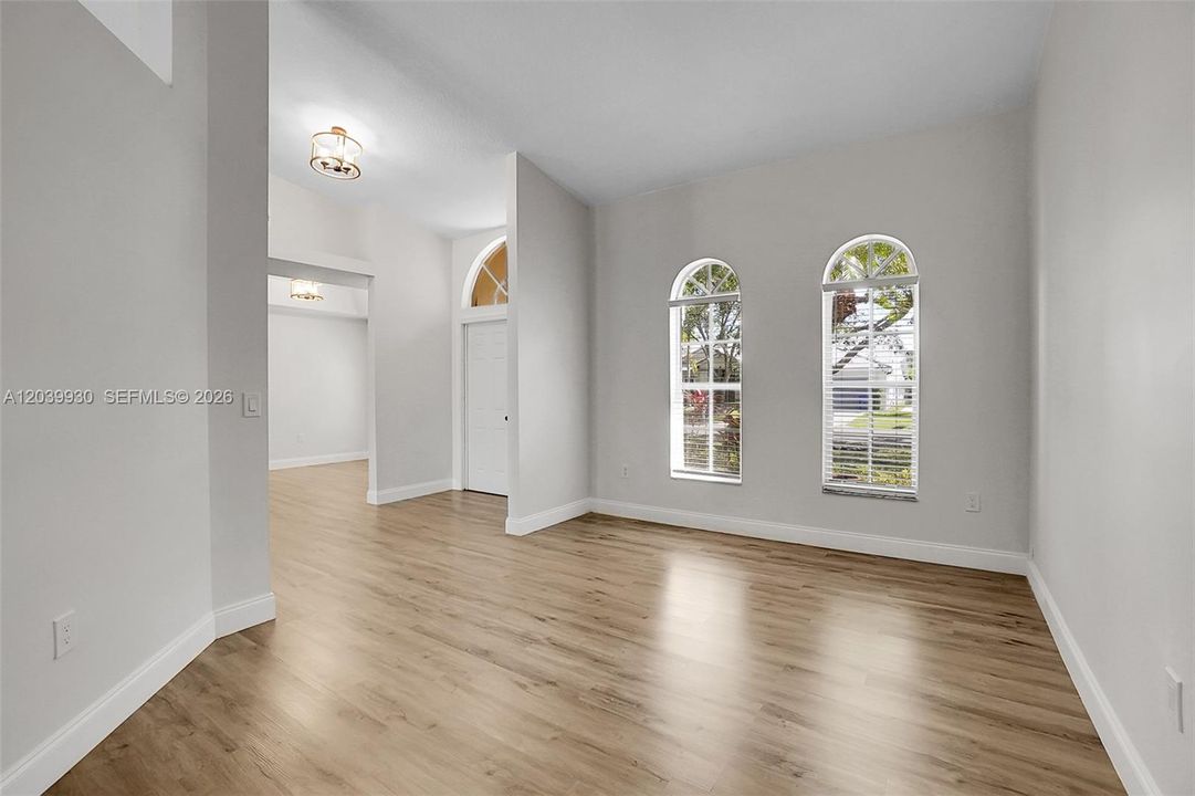 En Renta: $4,500 (4 camas, 3 baños, 2393 Pies cuadrados)