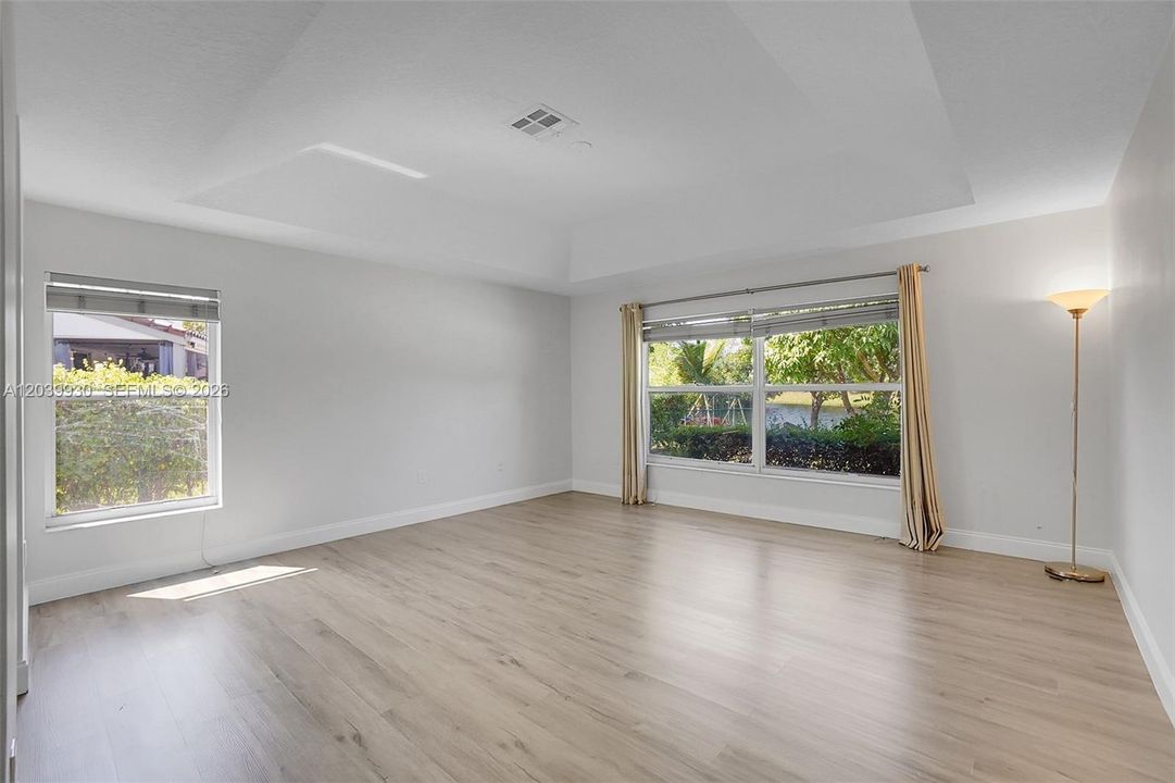 En Renta: $4,500 (4 camas, 3 baños, 2393 Pies cuadrados)