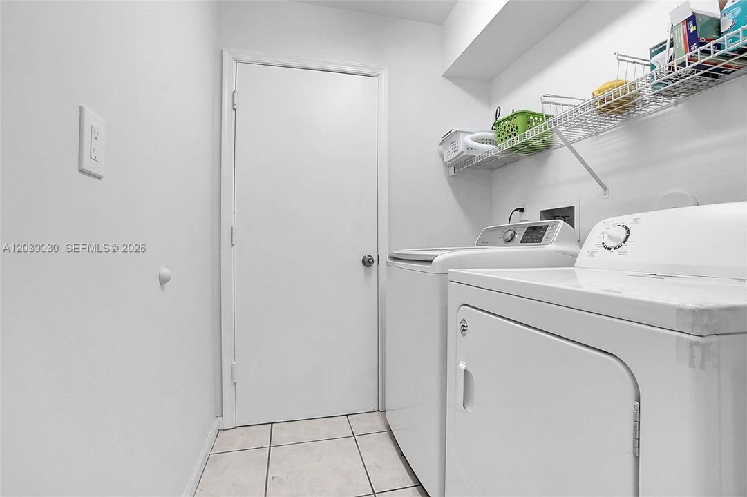 En Renta: $4,500 (4 camas, 3 baños, 2393 Pies cuadrados)