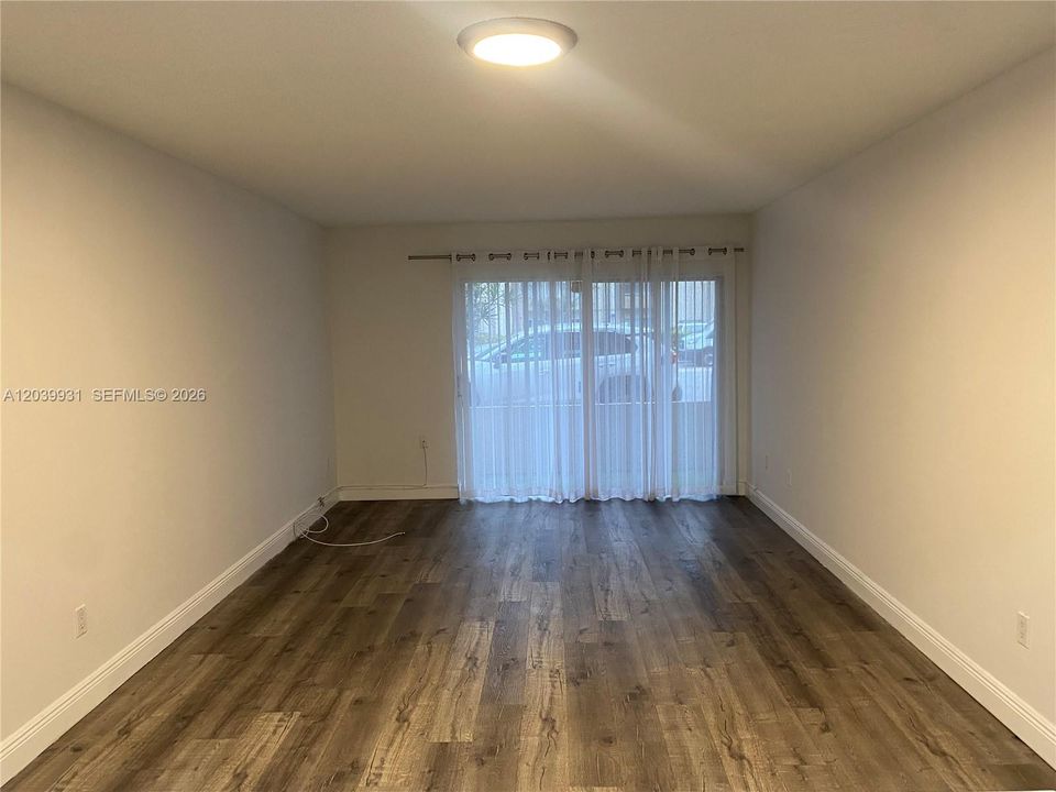 В аренду: $1,900 (1 спален, 1 ванн, 715 Квадратных фут)